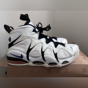 MEN’S NIKE MAX CB34( Charles Barkley ) SIZE 9 BLACK, WHITE & ORANGE COLOR WAY